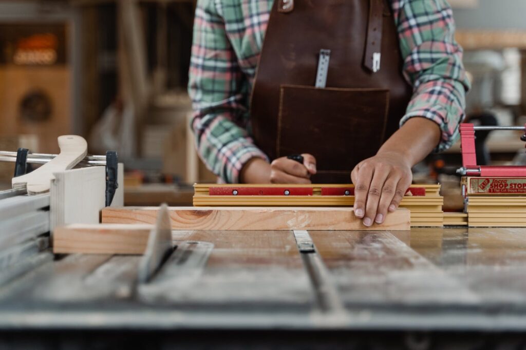 Woodworking class,saw